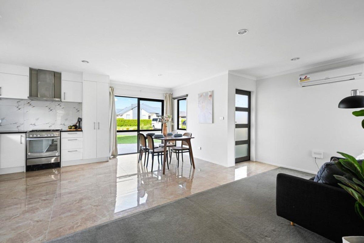 2 Capricorn Place, Rototuna North, Hamilton - Carousel 1