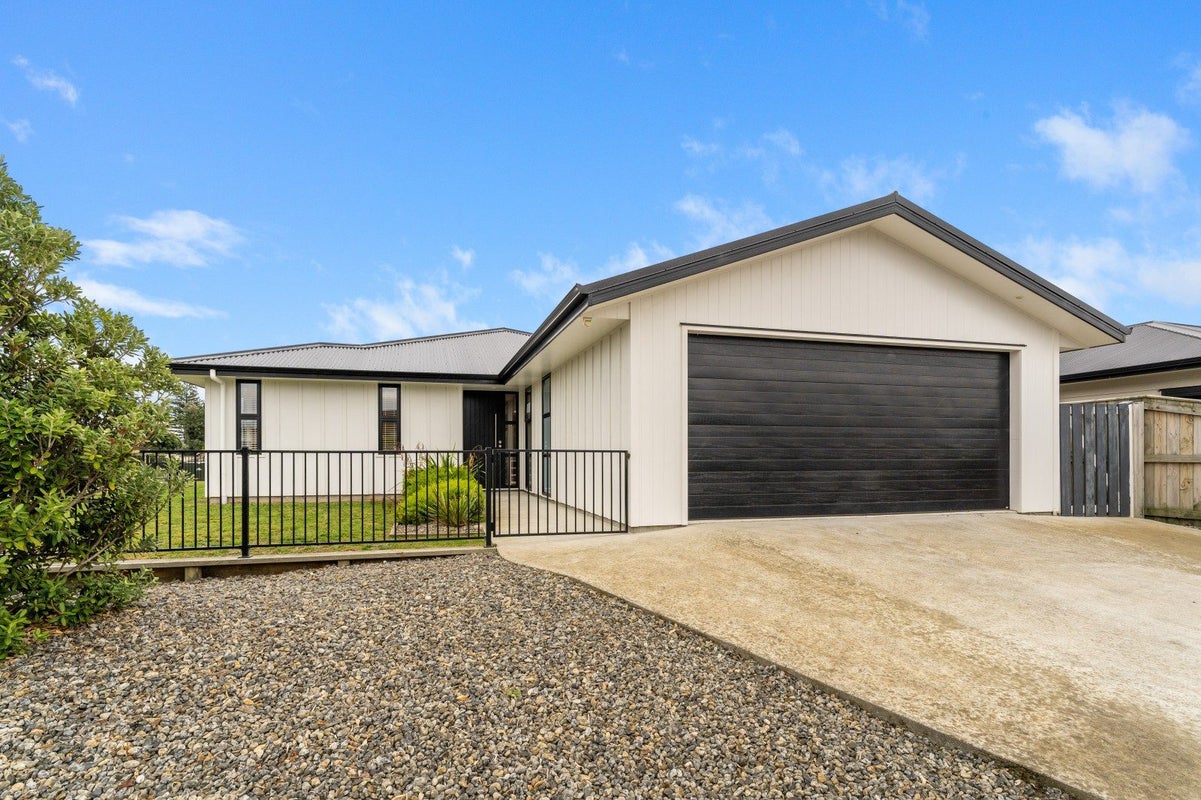 1 Seagrass Place, Otaki Beach, Otaki - Carousel 2