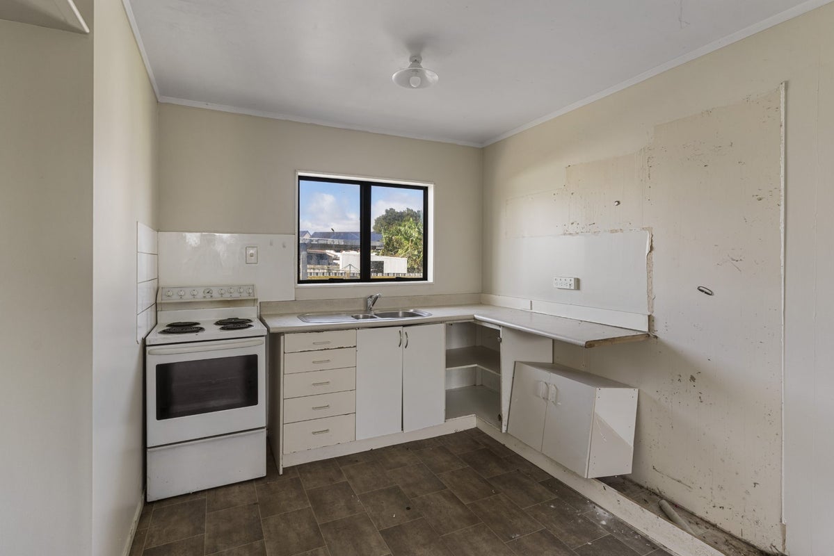 74 Maplesden Drive, Clendon Park, Auckland - Carousel 2
