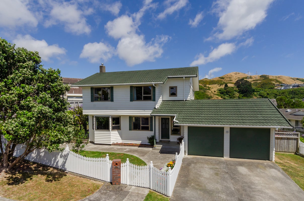 10 Abilene Crescent, Churton Park, Wellington - Carousel 1