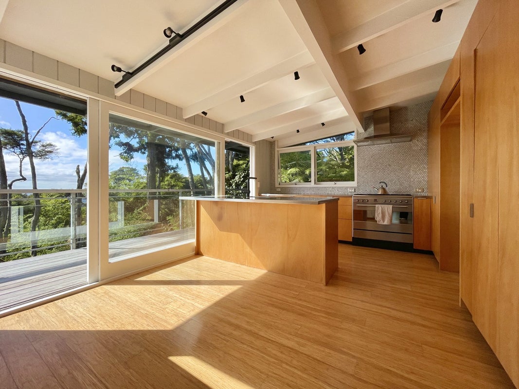 862 West Coast Road, Waiatarua, Auckland - Carousel 1