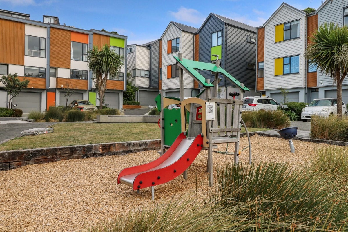 19/22 Booth Street, Miramar, Wellington - Carousel 2