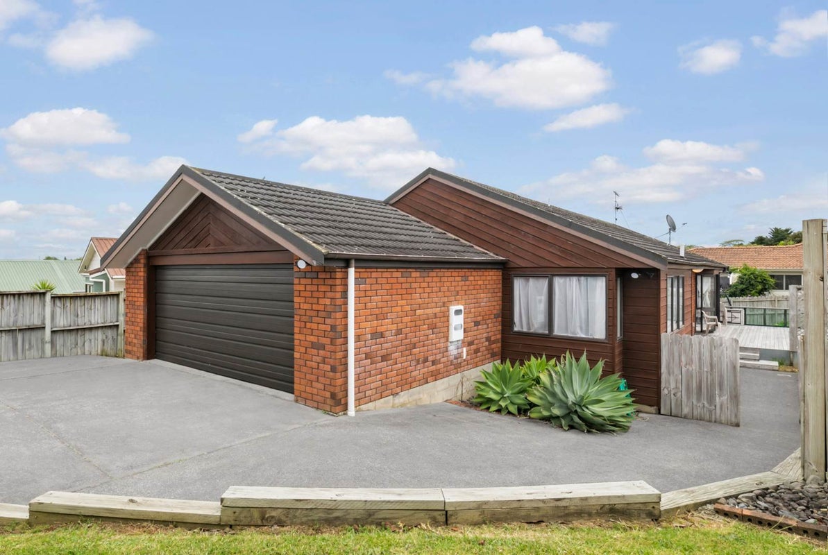 143 Botany Road, Botany Downs, Auckland - Carousel 1