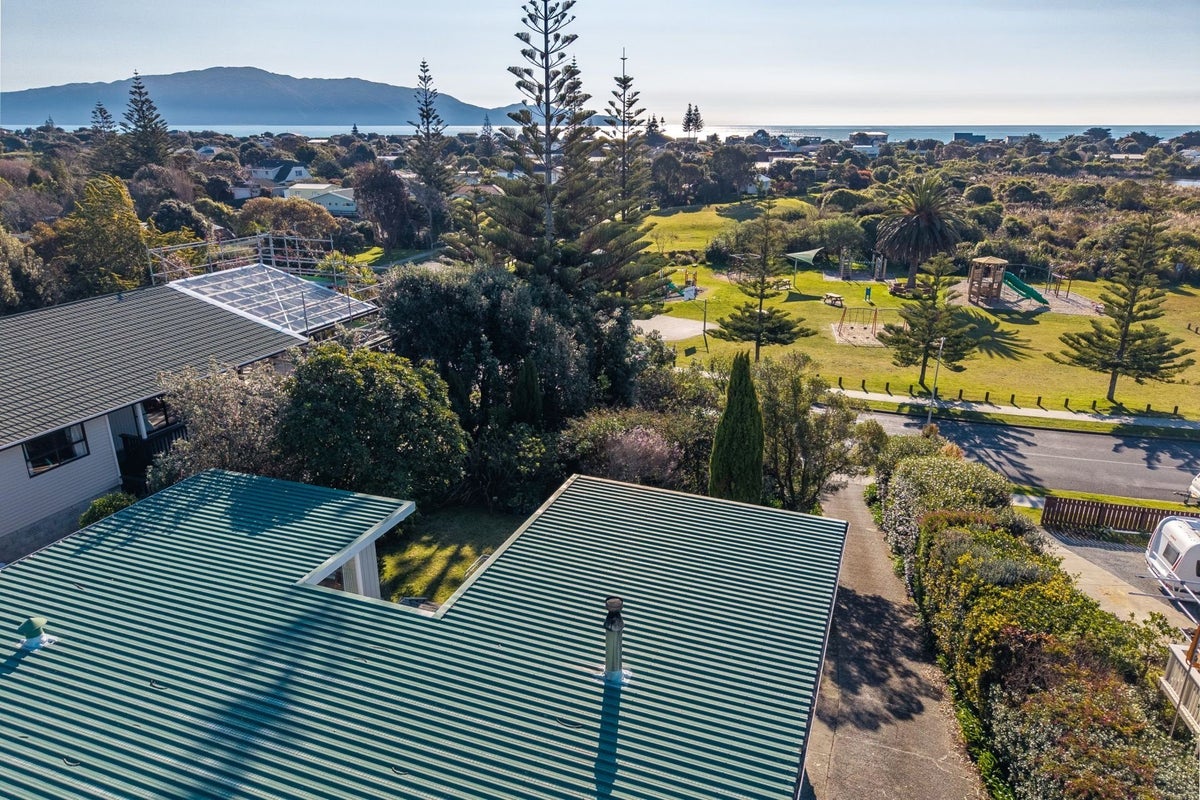 38 Queens Road, Waikanae Beach, Waikanae - Carousel 19