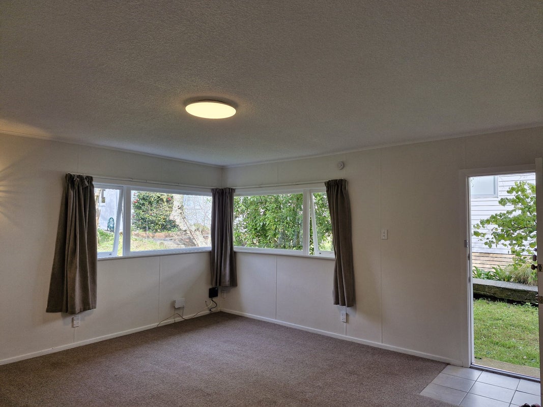 42 Standen Street, Karori, Wellington - Carousel 2