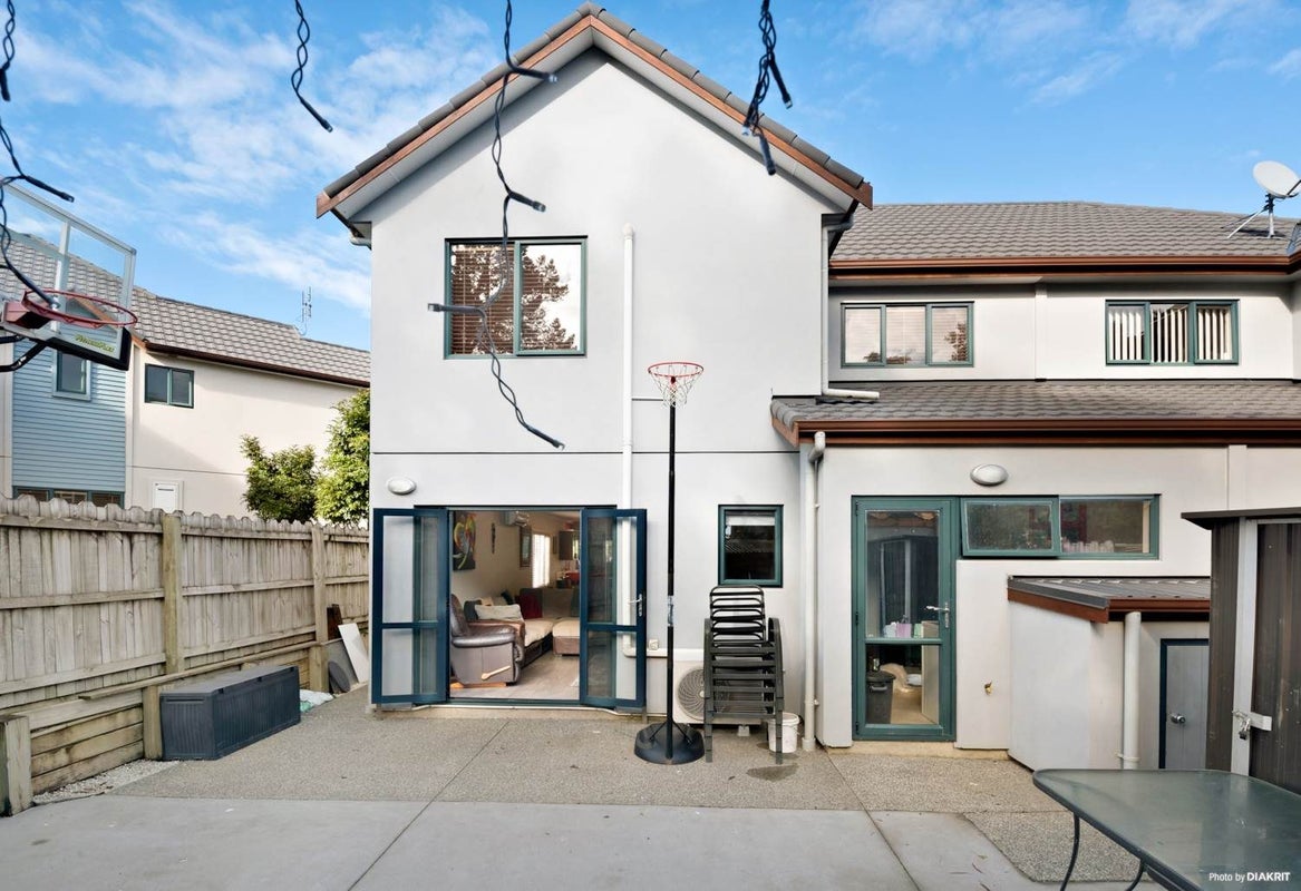 13 Candlestick Place, Oteha, Auckland - Carousel 2
