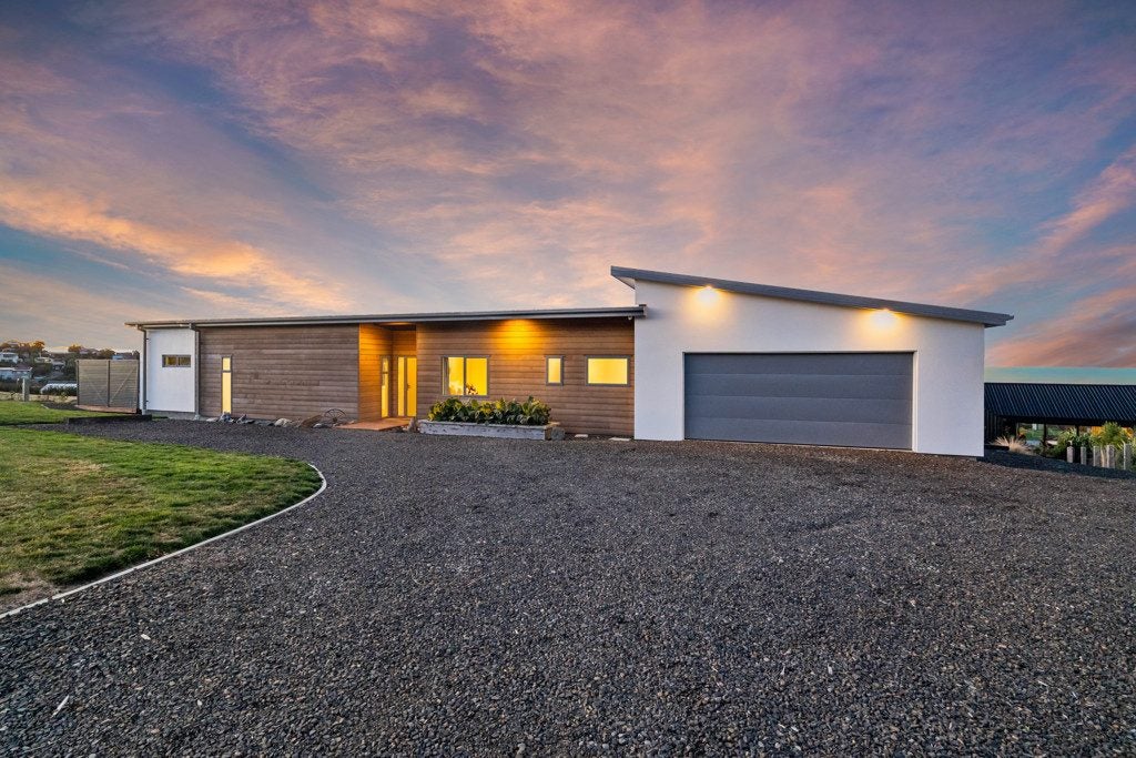 8 Sowerby Place, Richmond Hill, Christchurch - Carousel 1