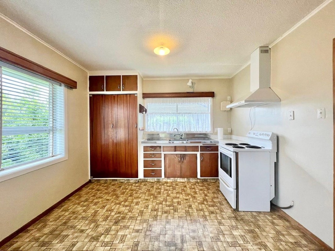 1051 Heaphy Terrace, Fairfield, Hamilton - Carousel 2
