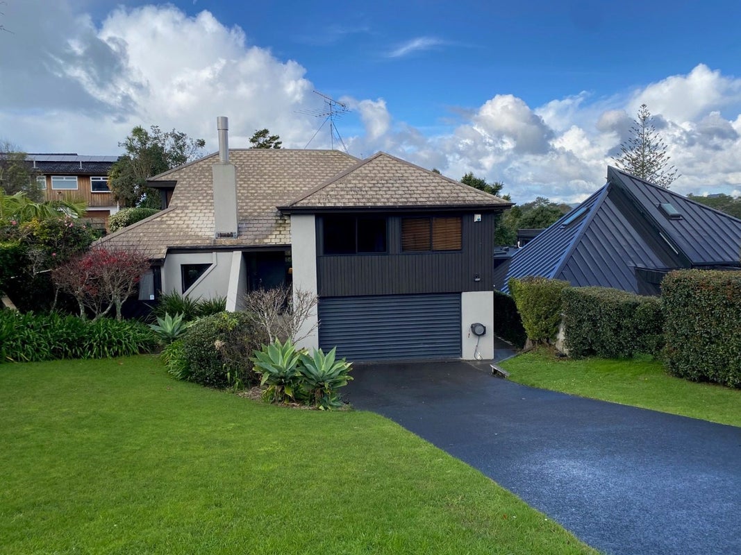 14 Asbury Crescent, Campbells Bay, Auckland - Carousel 1