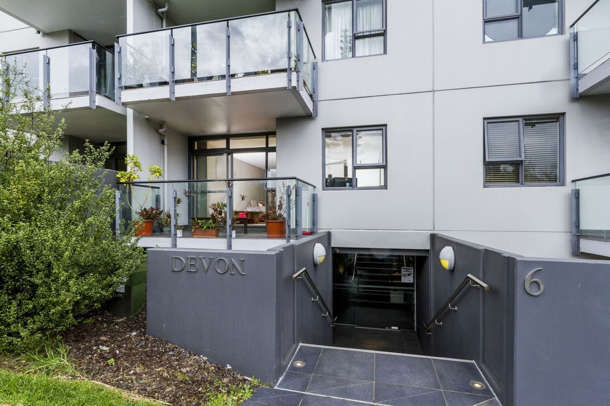 2G/6 Piwakawaka Street, Eden Terrace, Auckland - Carousel 1