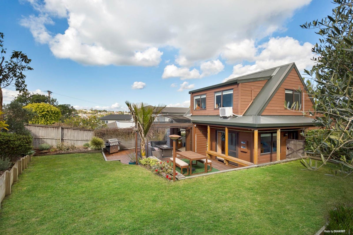 2/706 East Coast Road, Pinehill, Auckland - Carousel 1