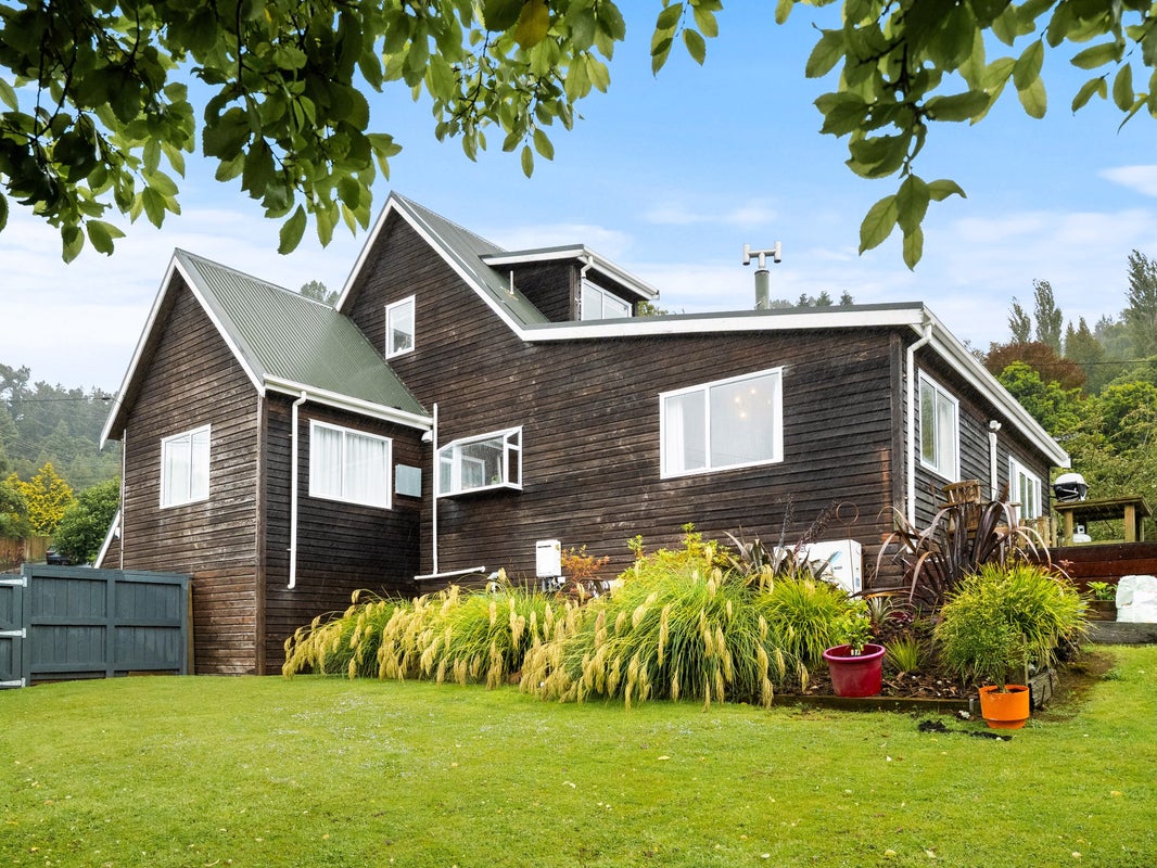 42 Fulton Road, Glenleith, Dunedin - Carousel 1