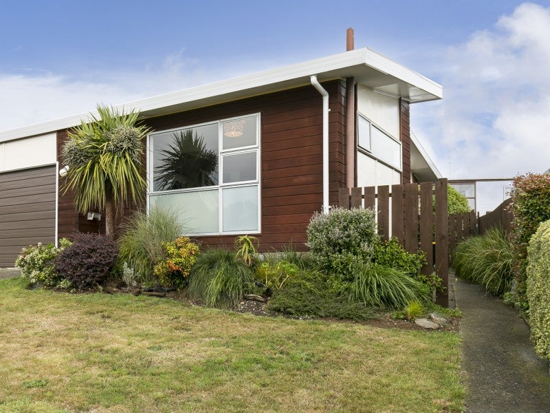 1A Kingsbridge Place, Newlands, Wellington - Carousel 1