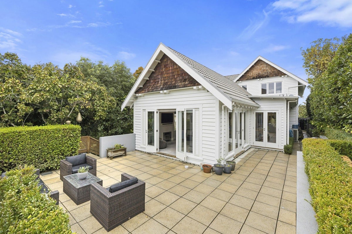 18 Lynwood Avenue, Maori Hill, Dunedin - Carousel 2
