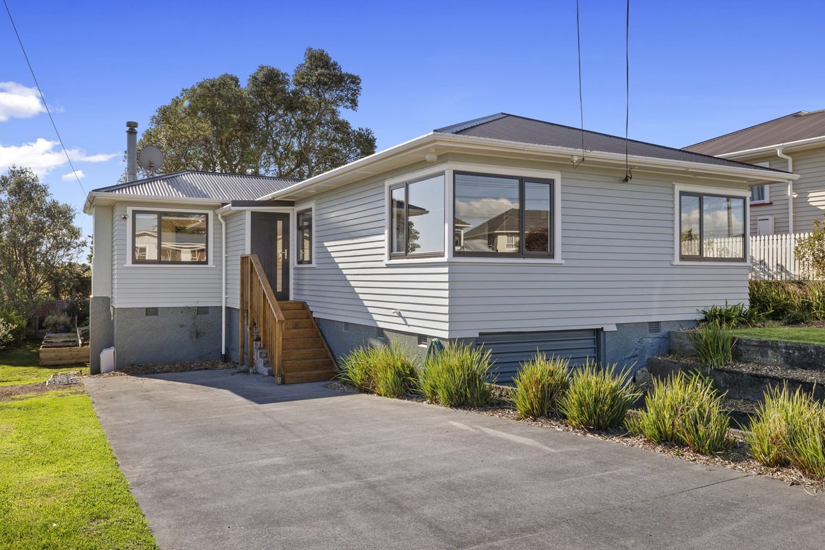 13 Clyde Street, Ferndale, New Plymouth - Carousel 1