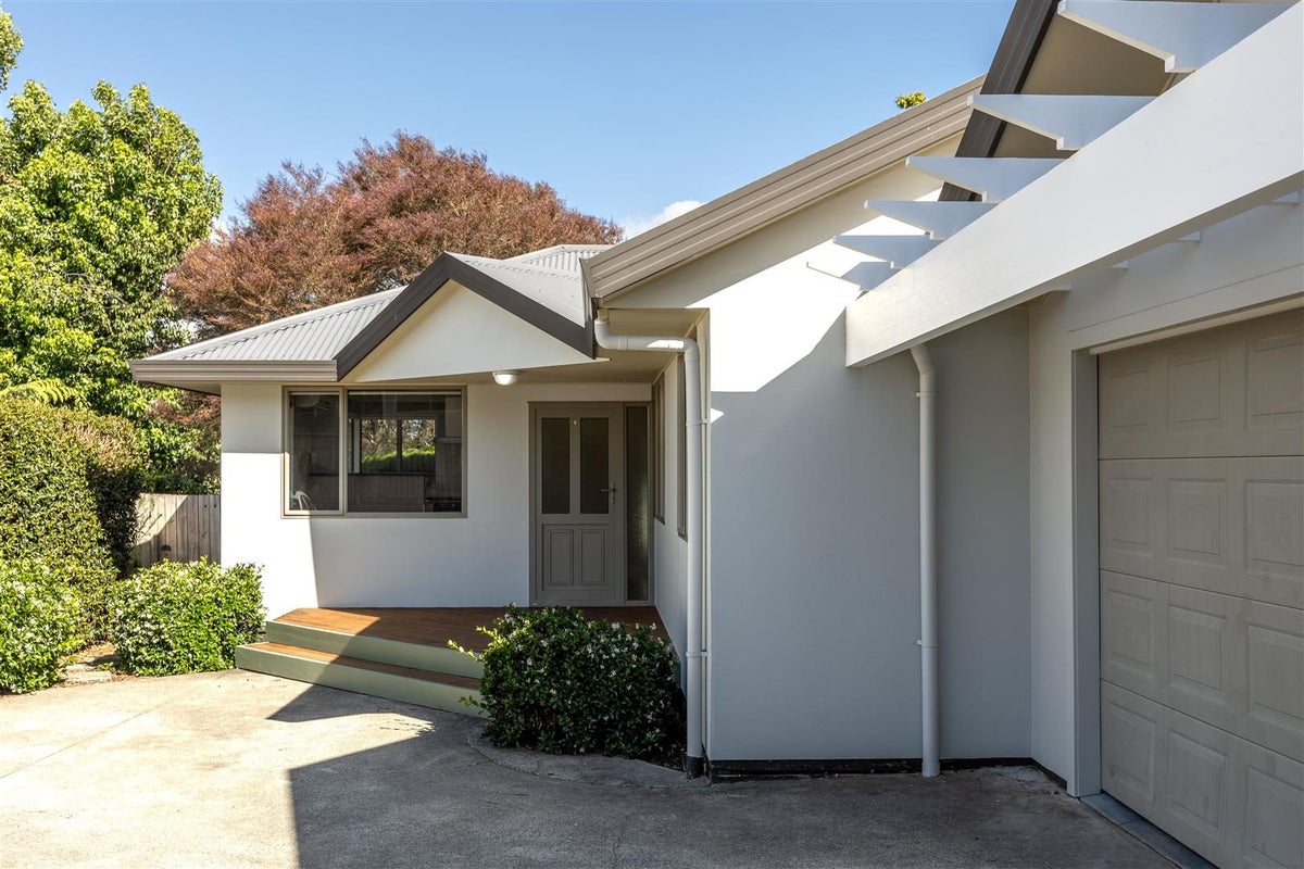 7 Surrey Lane, Glenview, Hamilton - Carousel 2