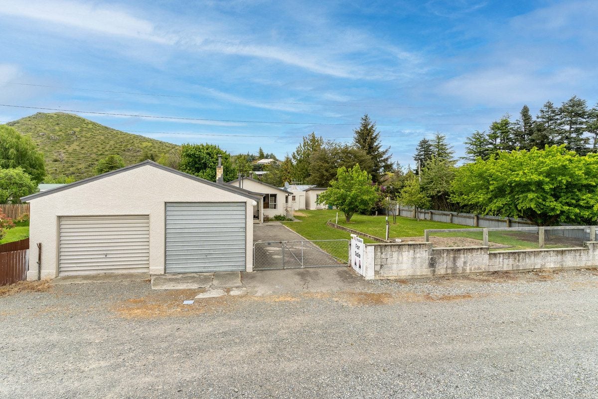 8A Sutherland Road, Omarama - Carousel 38