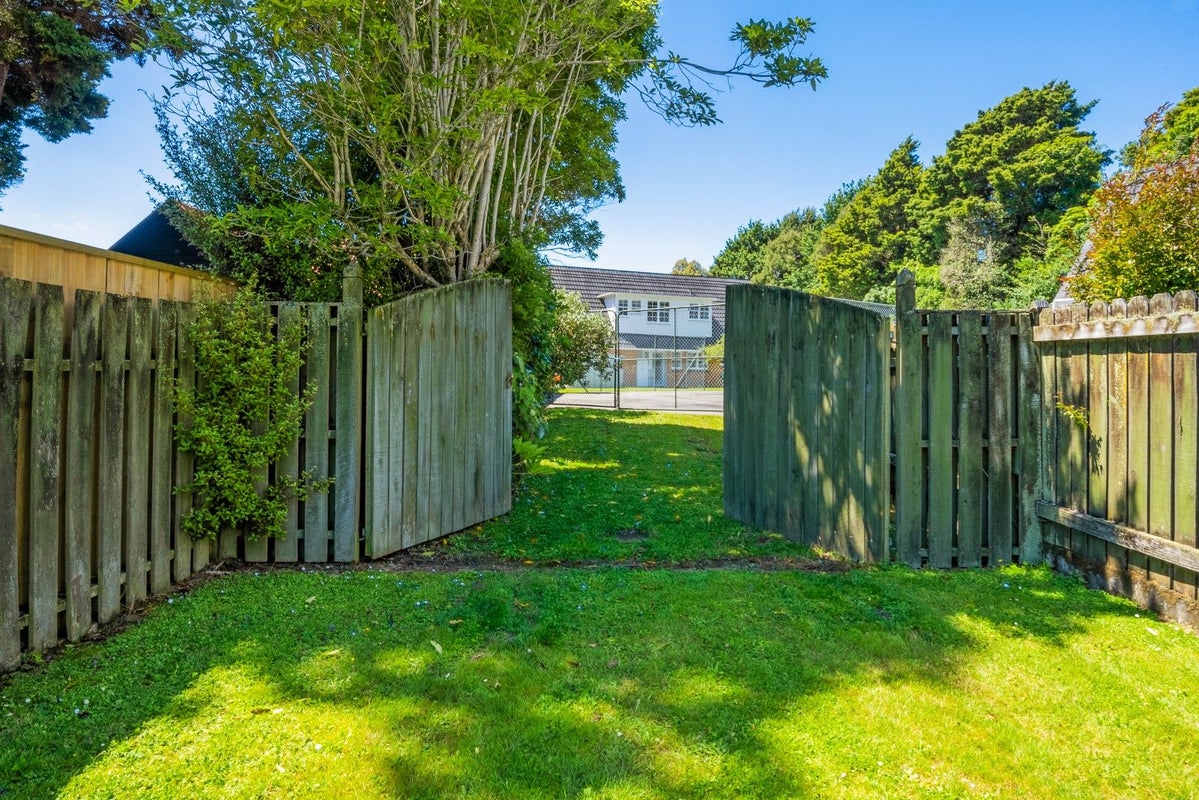 13 Johnswood Grove, Clouston Park, Upper Hutt - Carousel 2