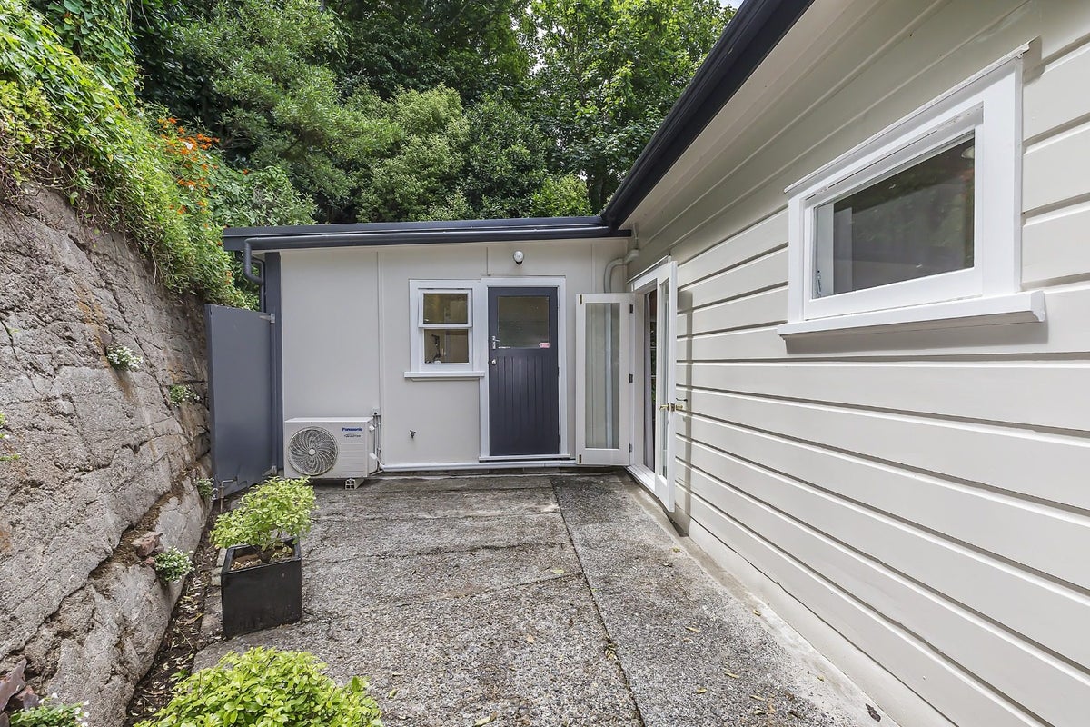 33 Patanga Crescent, Thorndon, Wellington - Carousel 12