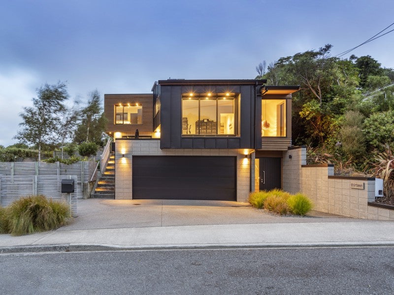 13 Agra Crescent, Khandallah, Wellington - Carousel 1