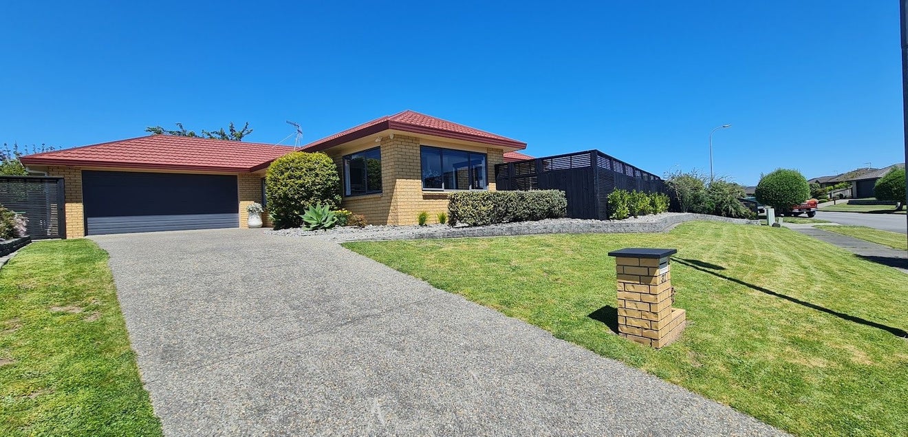 32 Monarch Place, Paraparaumu Beach, Paraparaumu - Carousel 1