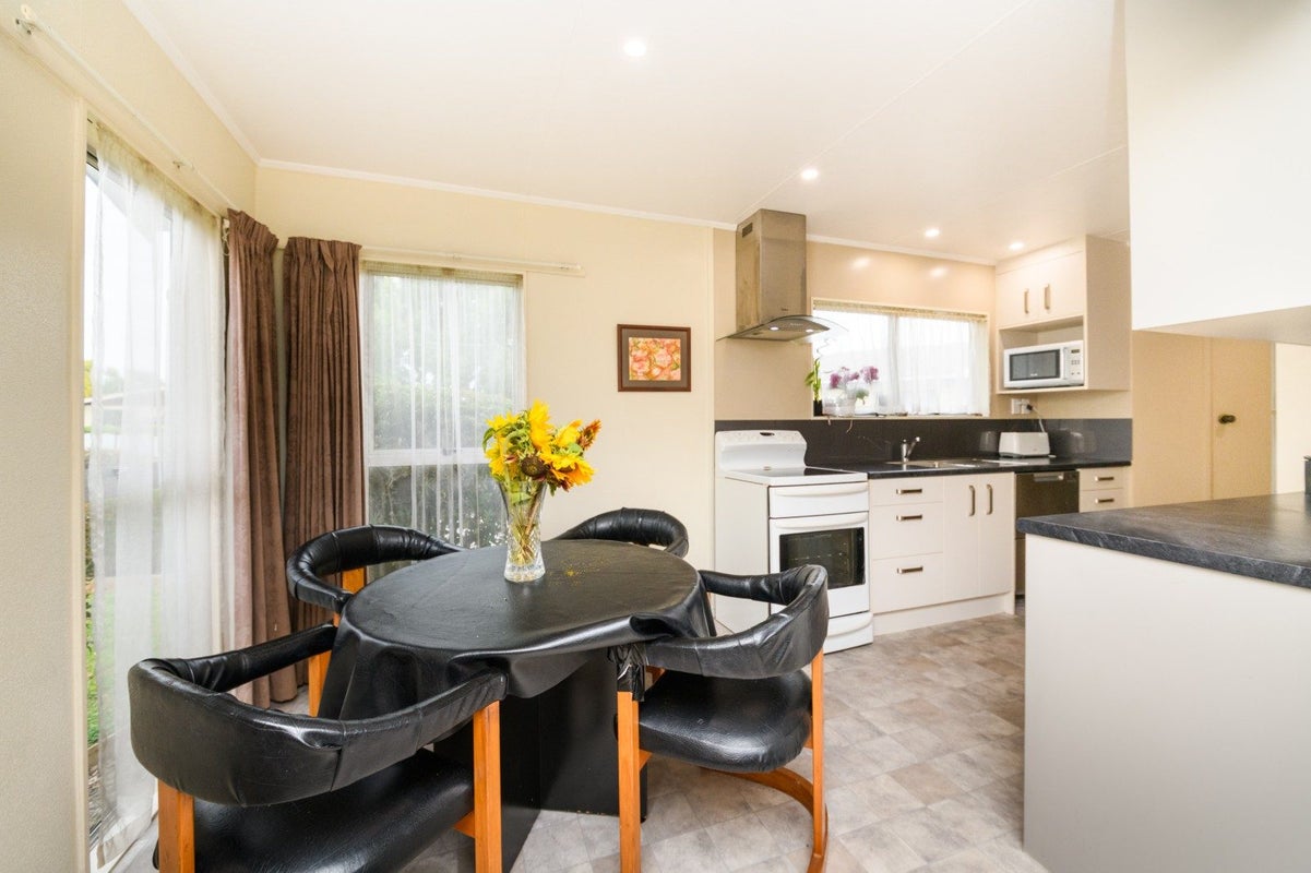 95 Benmore Avenue, Cloverlea, Palmerston North - Carousel 2