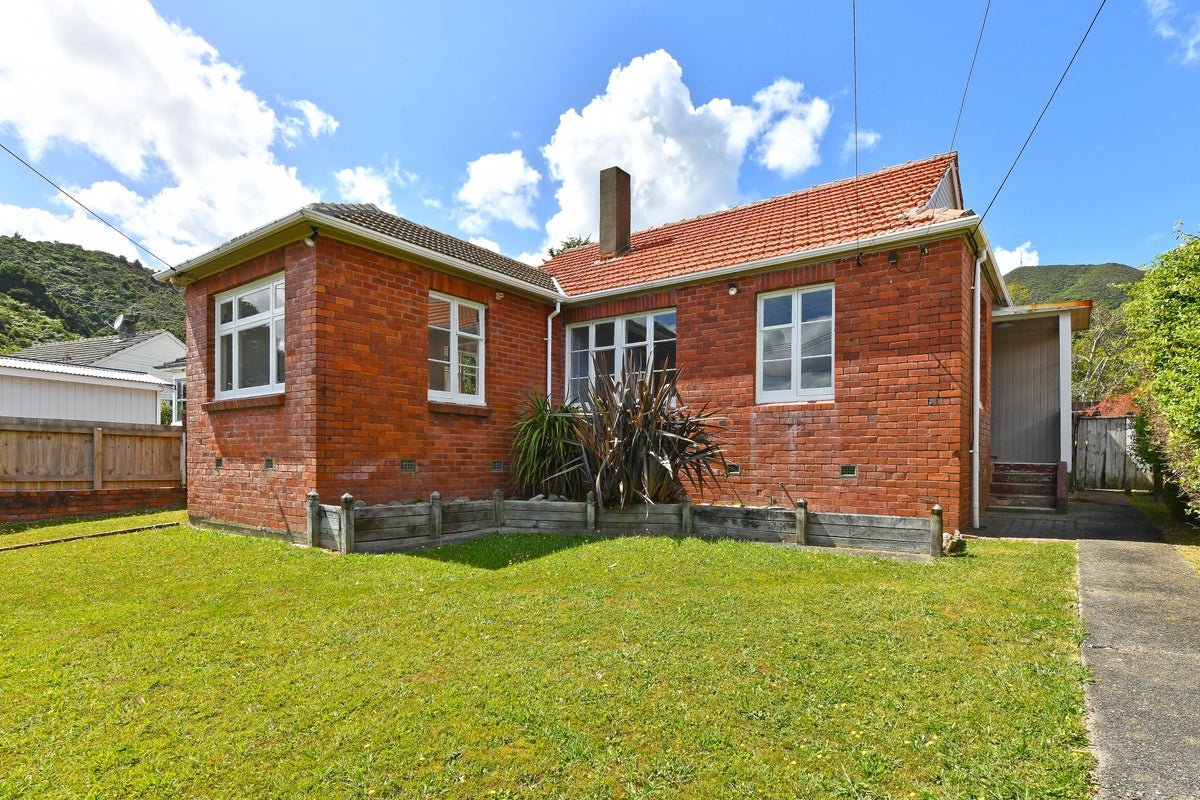 164 Waddington Drive, Naenae, Lower Hutt - Carousel 1