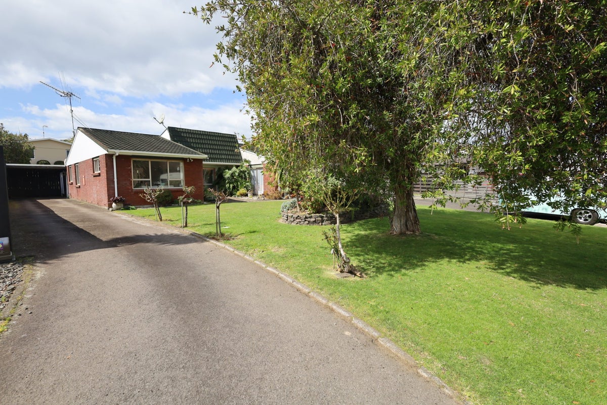 12 Shelley Street, Otumoetai, Tauranga - Carousel 2