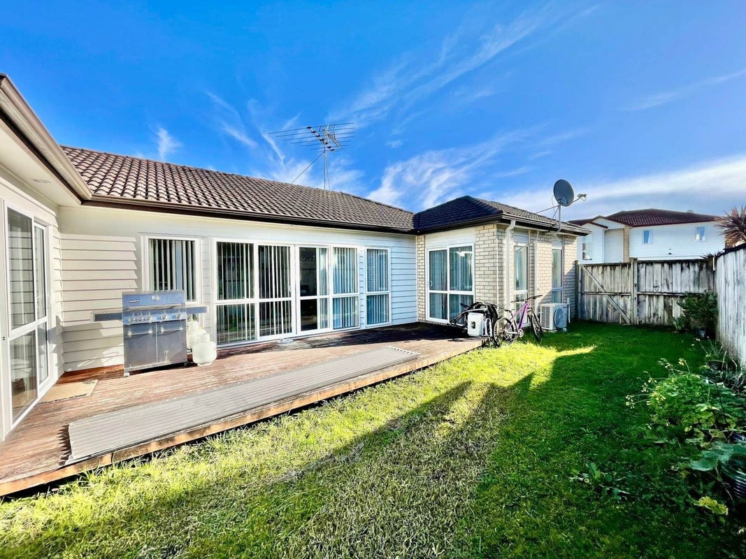 22 Stamford Crescent, Flat Bush, Auckland - Carousel 2