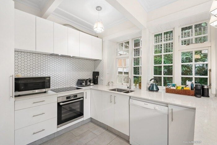 145 Kelburn Parade, Kelburn, Wellington - Carousel 2