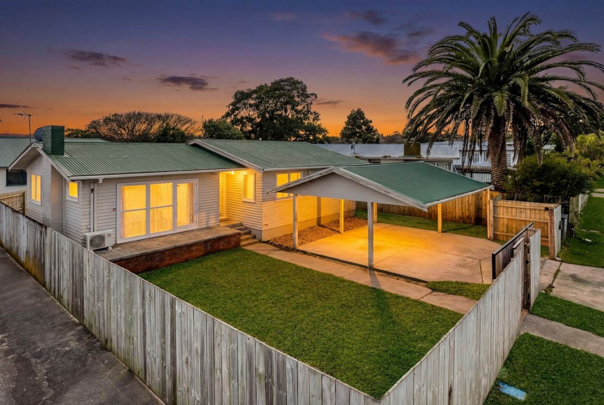 21 President Avenue, Papakura, Papakura - Carousel 1