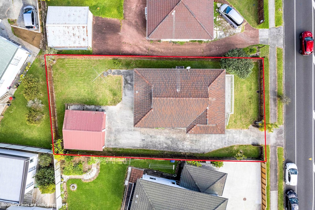 110 Aviemore Drive, Highland Park, Auckland - Carousel 1