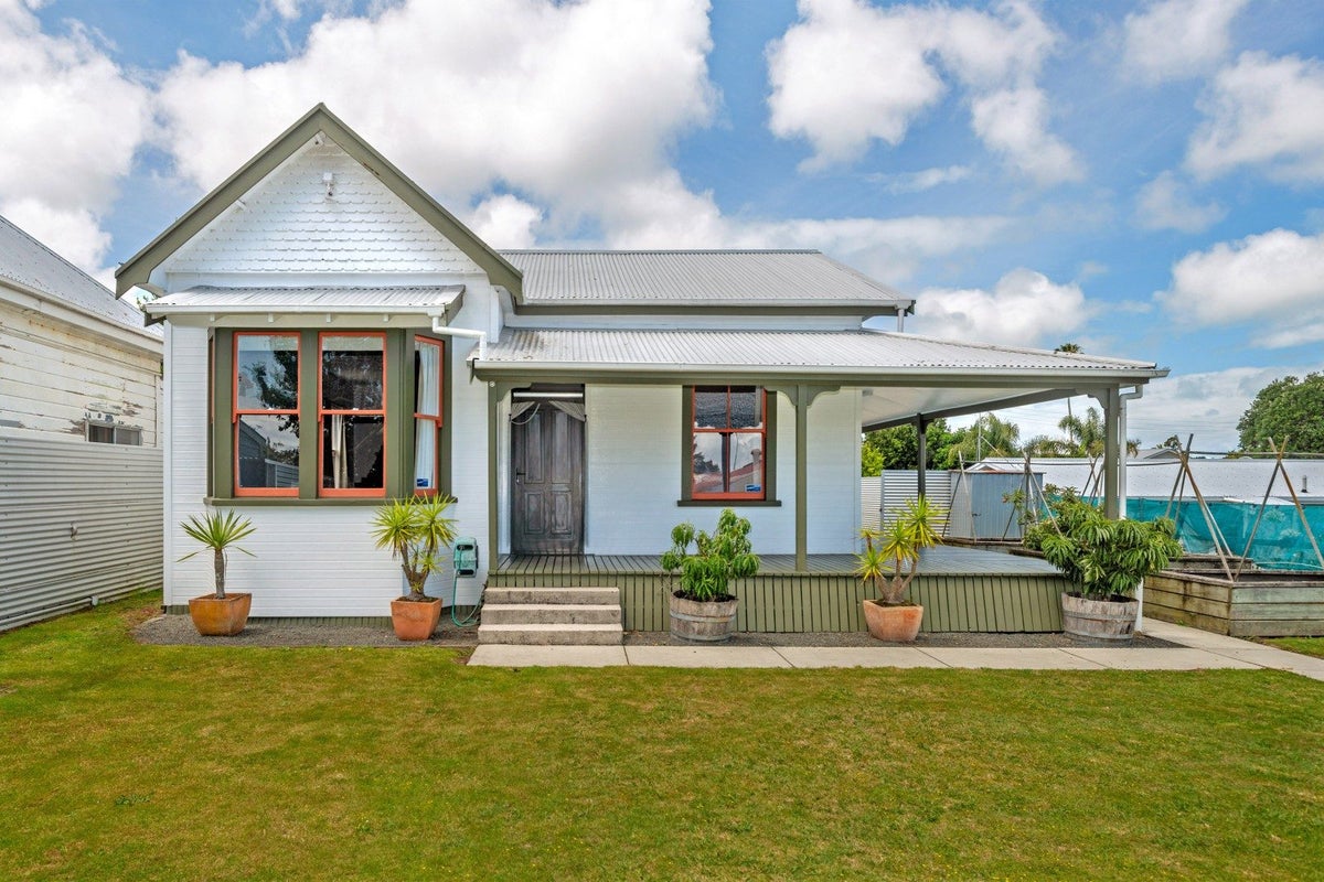 17 Ormond Road, Whataupoko, Gisborne - Carousel 1