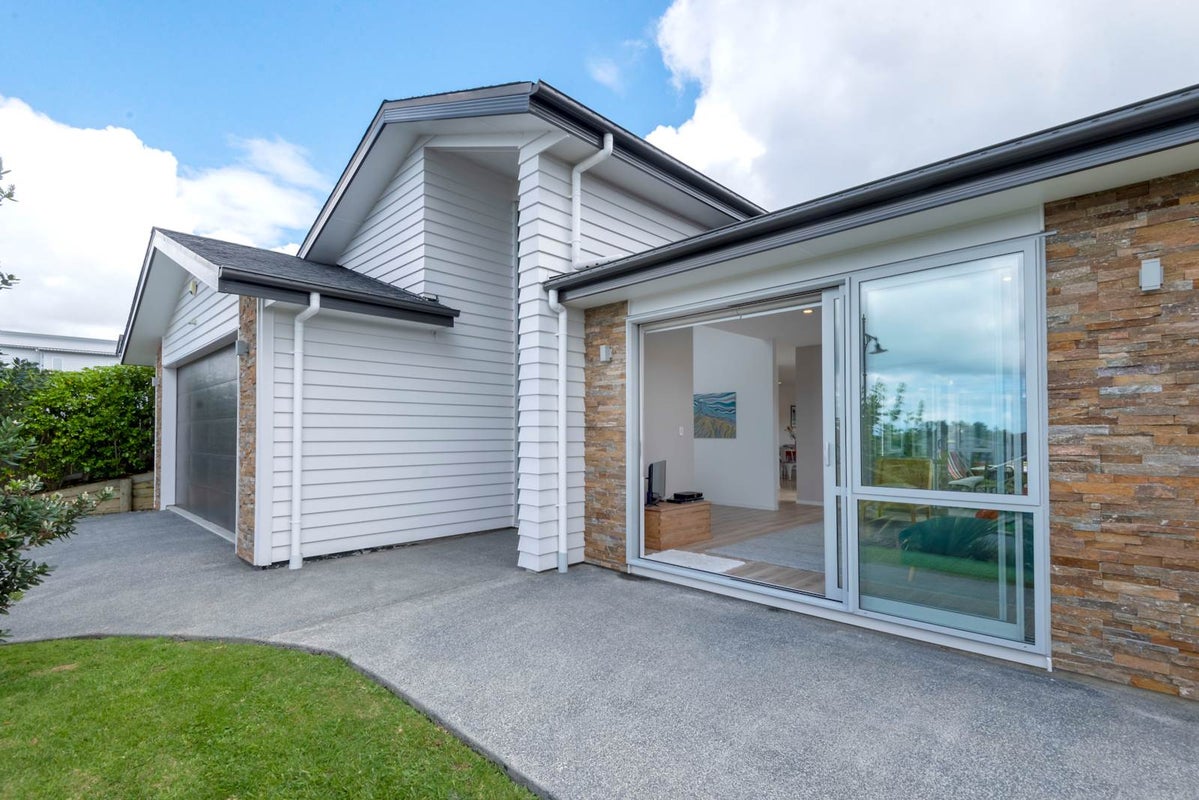 20 Seaview Crescent, Hatfields Beach, Orewa - Carousel 1