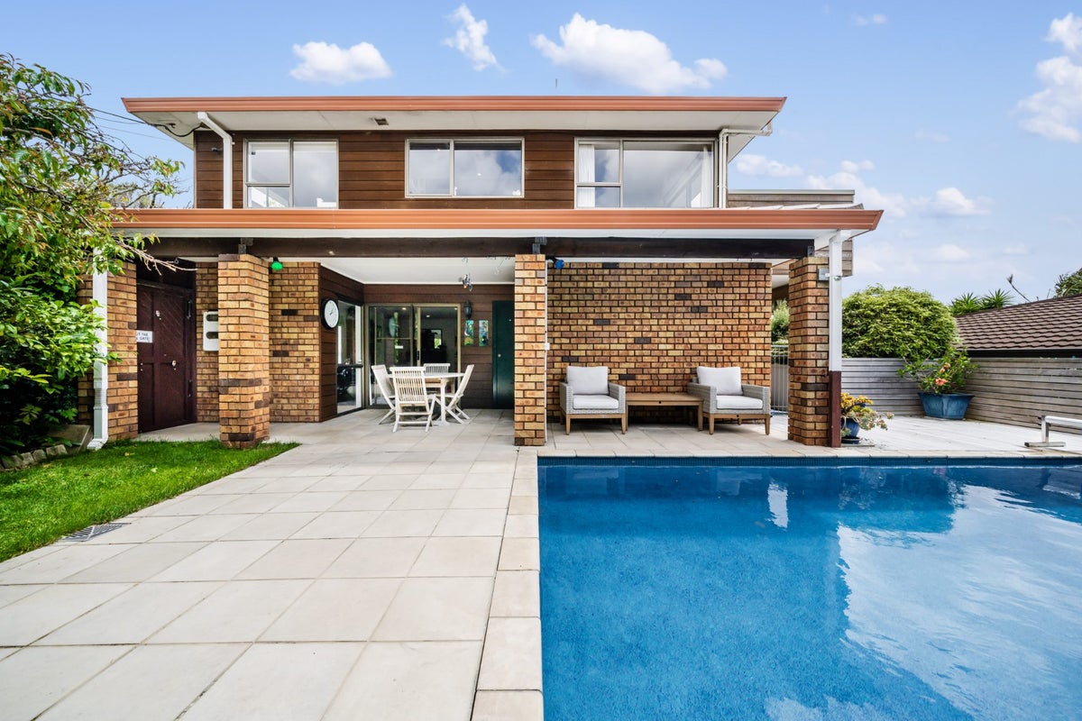 2/38 Browns Bay Road, Rothesay Bay, Auckland - Carousel 1