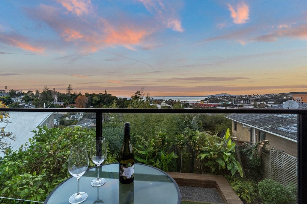 2/55A Woodlands Crescent, Browns Bay, Auckland - Carousel 2