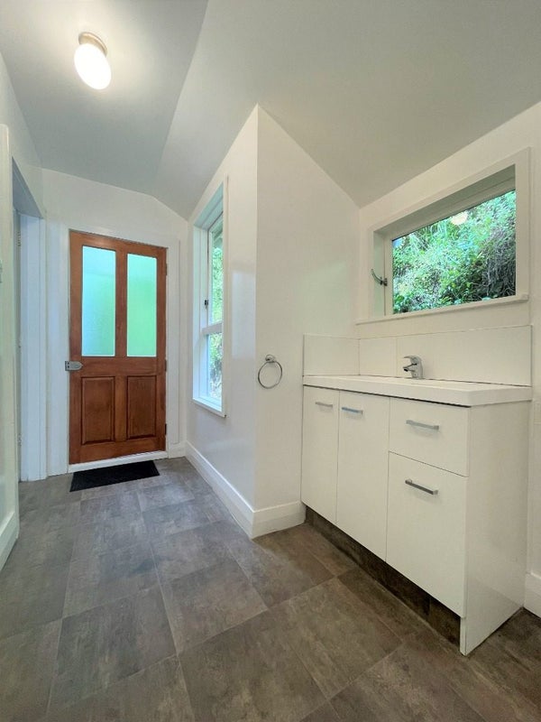 2 Entrance Street, Aro Valley, Wellington - Carousel 9