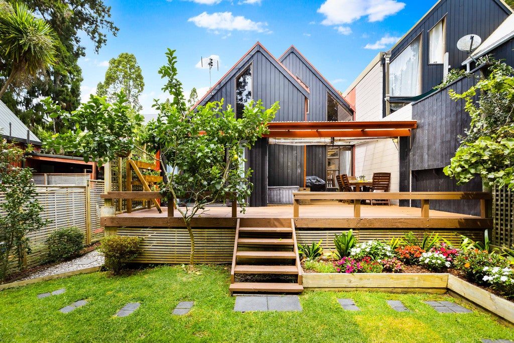 2/115 Daffodil Street, Titirangi, Auckland - Carousel 1