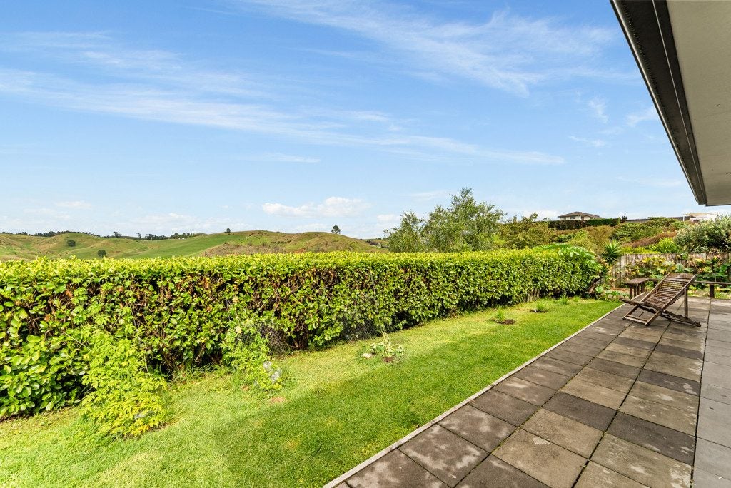 8 Ballintoy Park Drive, Welcome Bay, Tauranga - Carousel 2