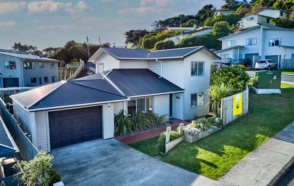 2 Cresswell Place, Johnsonville, Wellington - Carousel 1