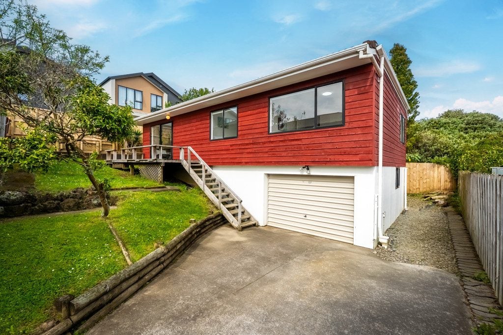 38B Waverley Avenue, Glenfield, Auckland - Carousel 1