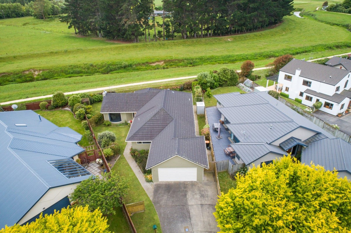 34 Washington Parade, Milson, Palmerston North - Carousel 19