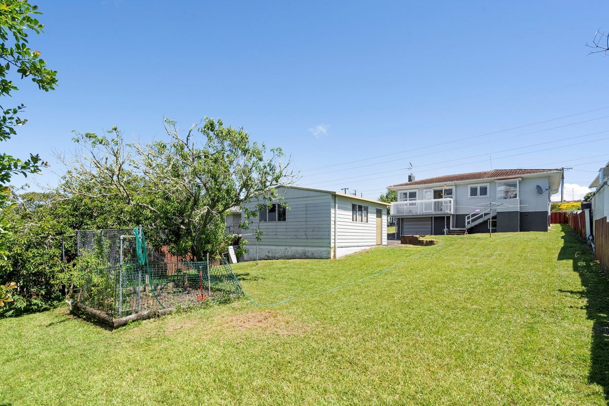 16 Huruhuru Road, Massey, Auckland - Carousel 2