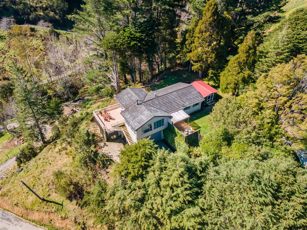 527 Whitemans Valley Road, Whitemans Valley, Upper Hutt - Carousel 2