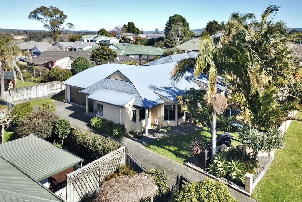 17 Kopu Drive, Pyes Pa, Tauranga - Carousel 1