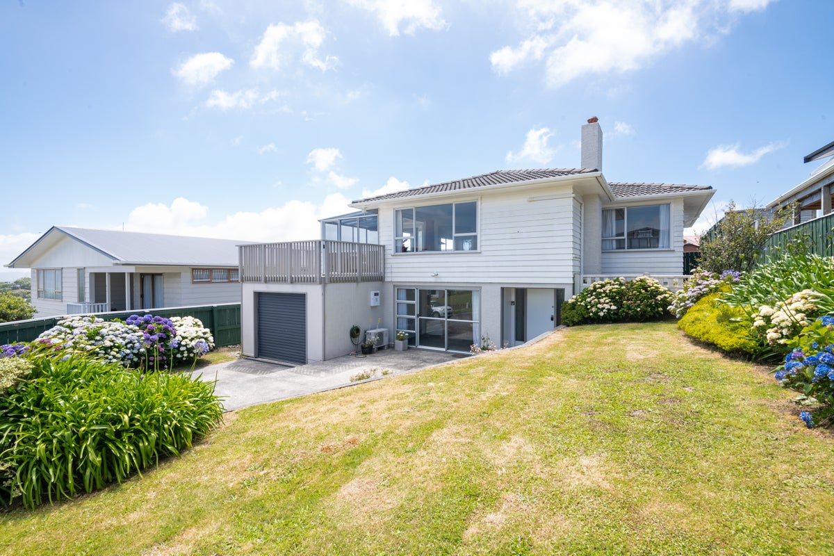 5 Rice Crescent, Newlands, Wellington - Carousel 1