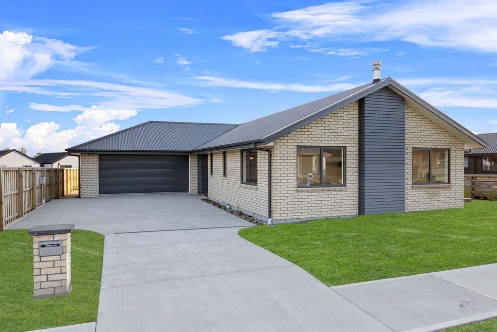 22 Foster Place, Amberley, Amberley - Carousel 1