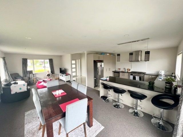 36 Pengover Avenue, Leamington, Cambridge - Carousel 2