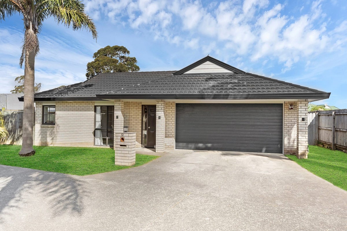 9 Parkstone Place, Favona, Auckland - Carousel 2