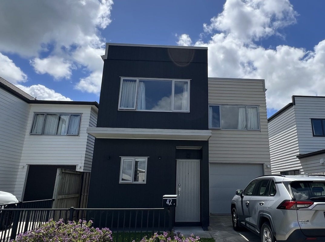 42 Tennille Street, Flagstaff, Hamilton - Carousel 2